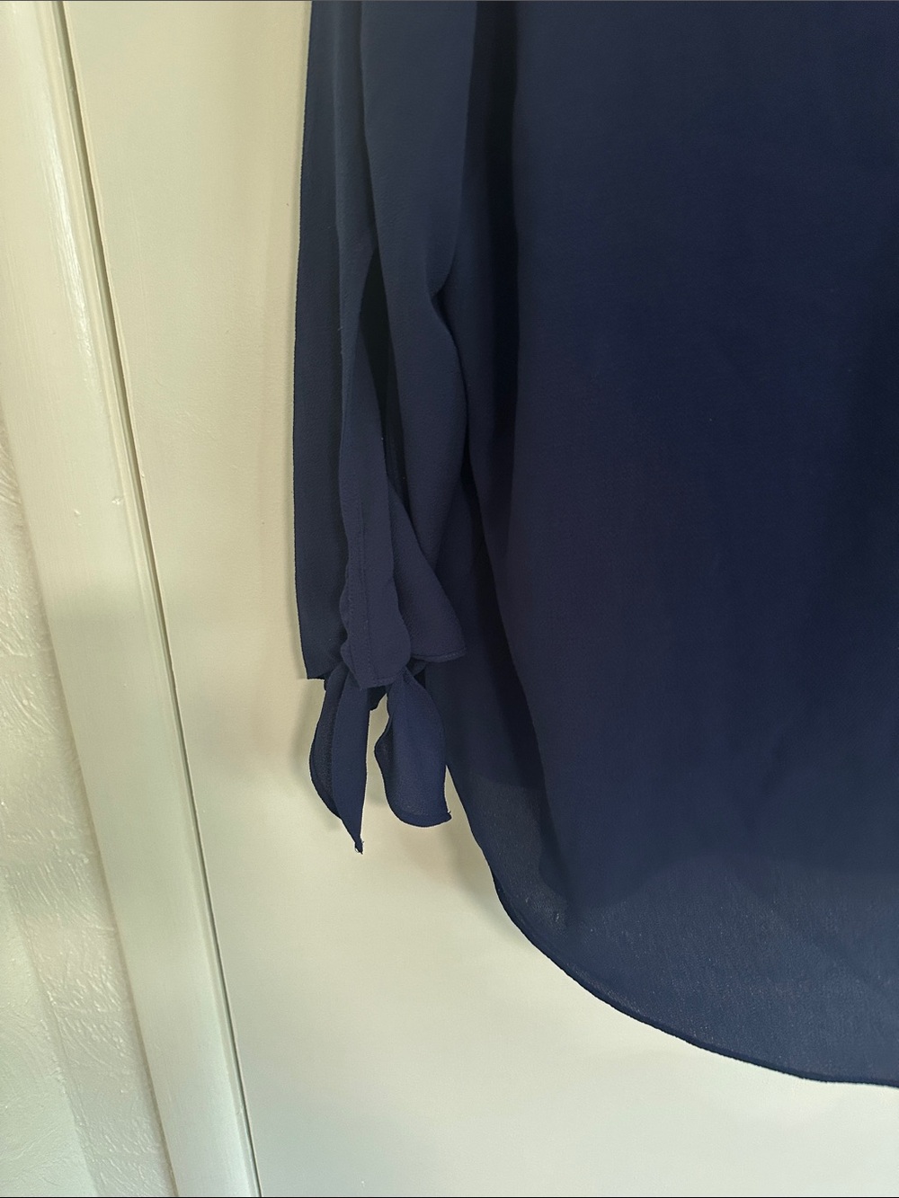 Michael Kors Navy V-Notch Tie-Sleeve Tunic Blouse size large - Picture 3 of 6